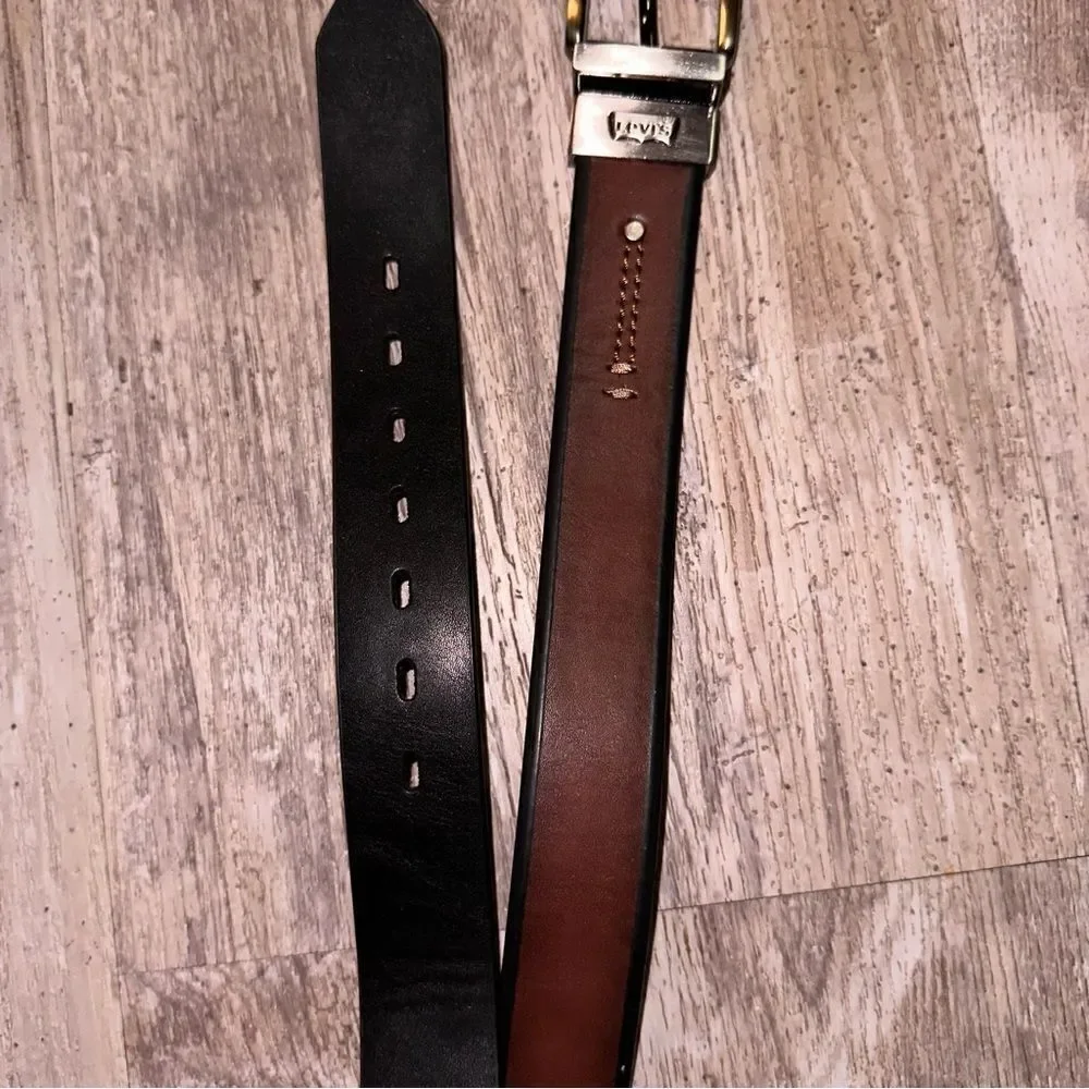 NWT LEVI’S Reversible BLK-BRW leather belt sz Med